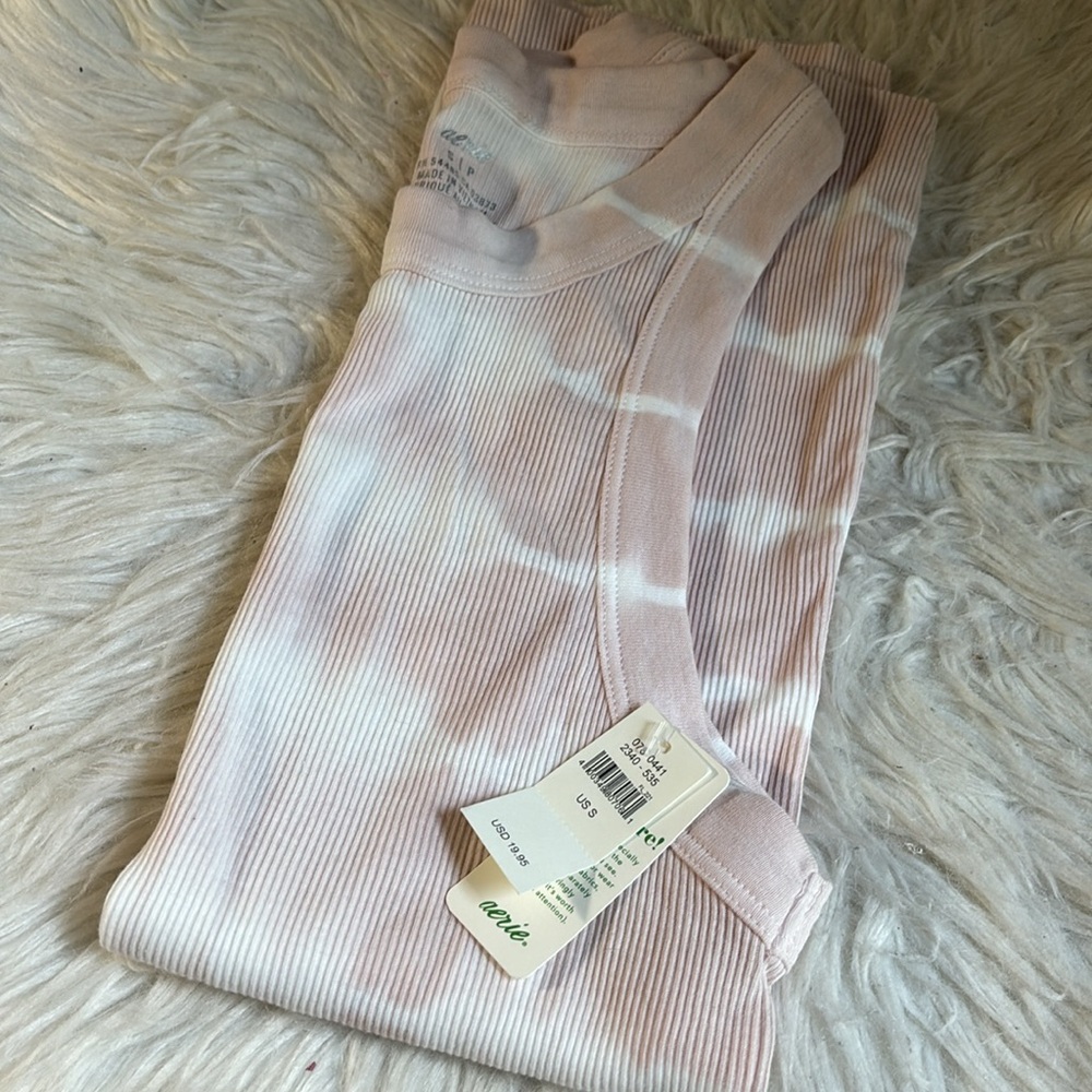 Full length high neck tank.